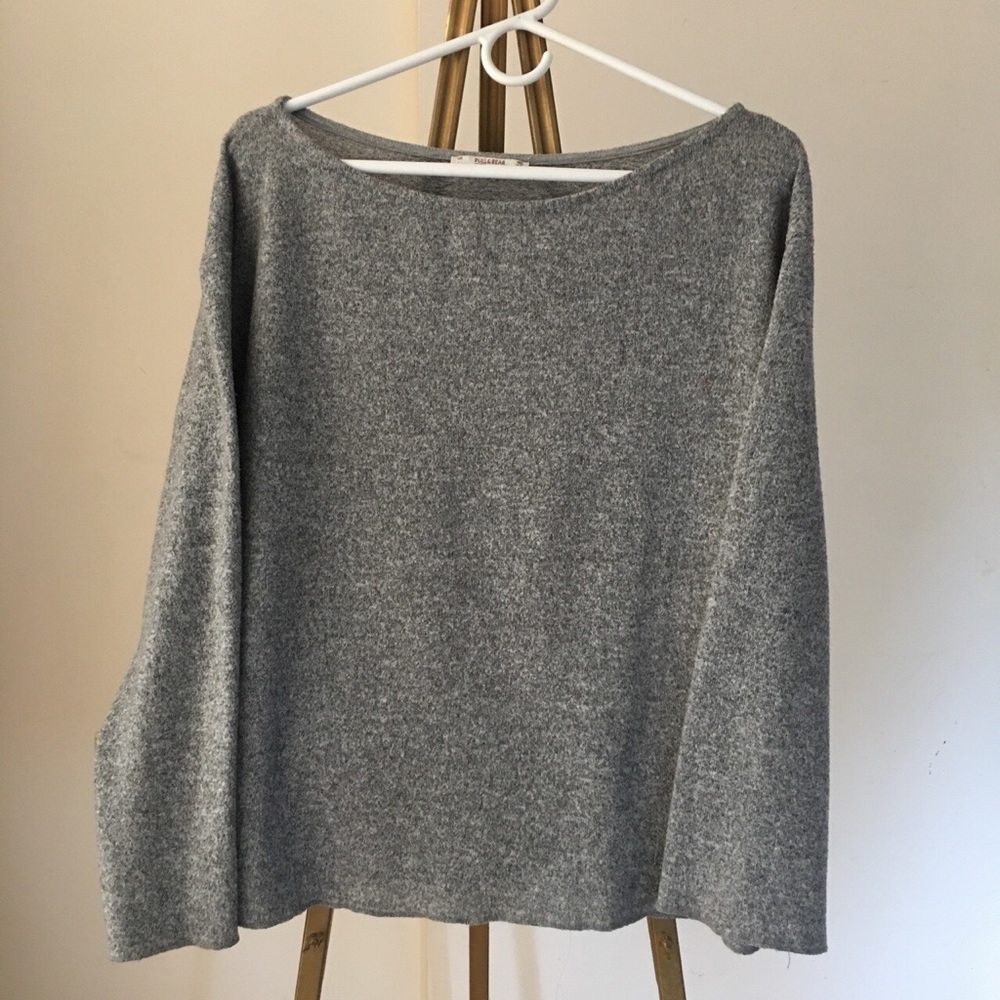 PRICE DROPPED !!!! BEAUTIFUL TOP BY PULL AND BEAR